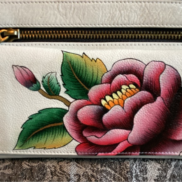 Anna Anushka NWT hand painted wristlet on white leather with red roses. - Picture 2 of 7